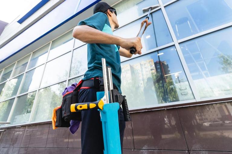 Lavage des vitres à Montataire, un service essentiel pour vos locaux